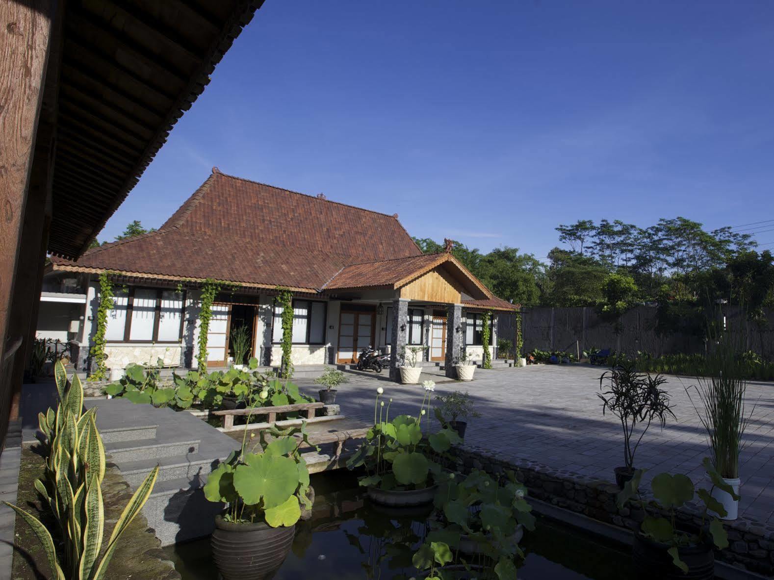 Amata Borobudur Resort Magelang Exterior photo